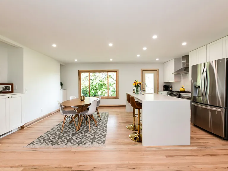10526 Forrest Dr — Photo 3