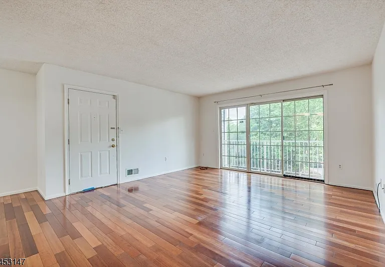 57 Lindsey Ct — Photo 5