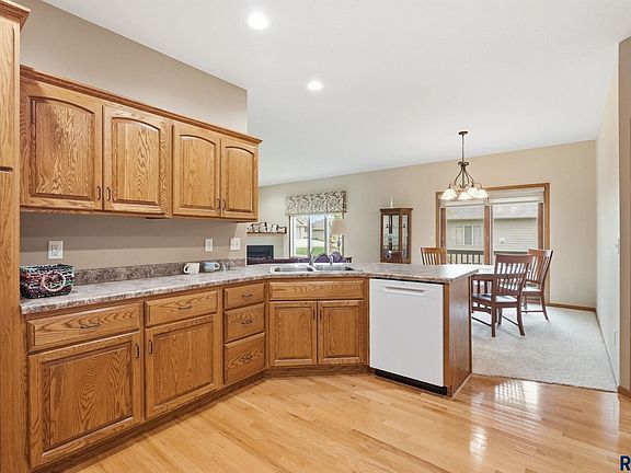 2nd image of 3205 S Lupine Pl