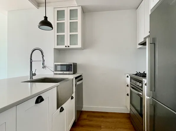 409 Eastern Parkway image 1 of 16