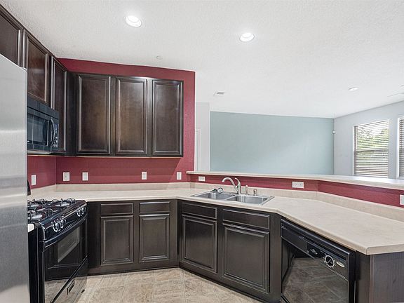 5th image of 601 Menaul Blvd NE Unit 1402