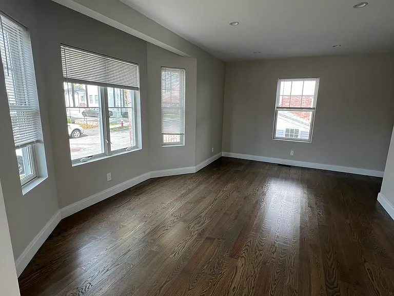 19 Loomis Ave — Photo 13