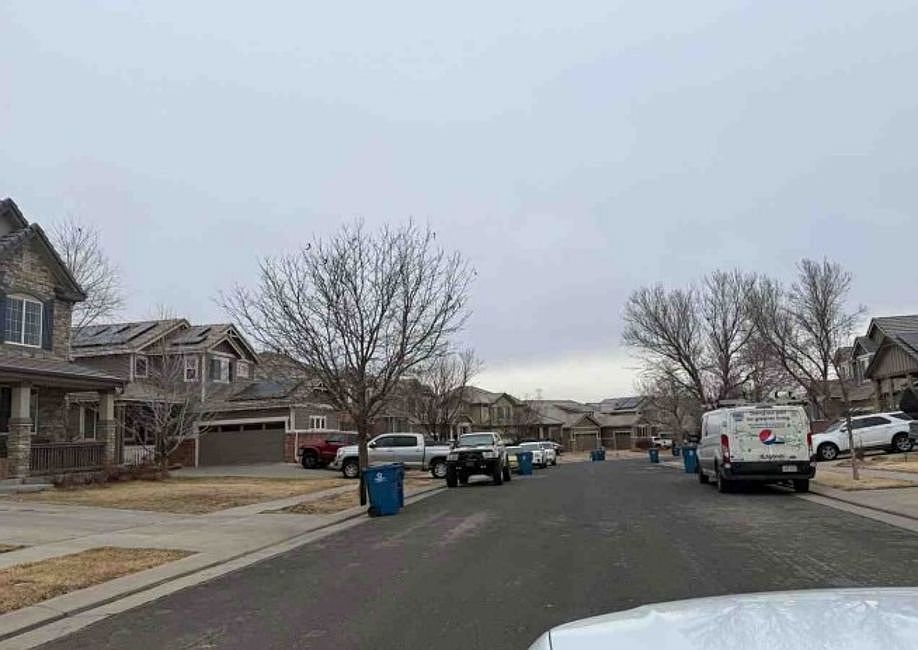 Exterior Neighborhood (street photo)