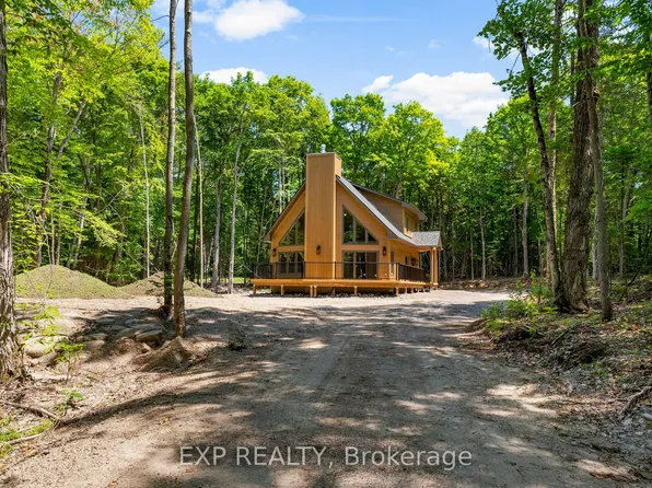 743 Lakewoods Dr, Madawaska Valley, ON K0J 1B0