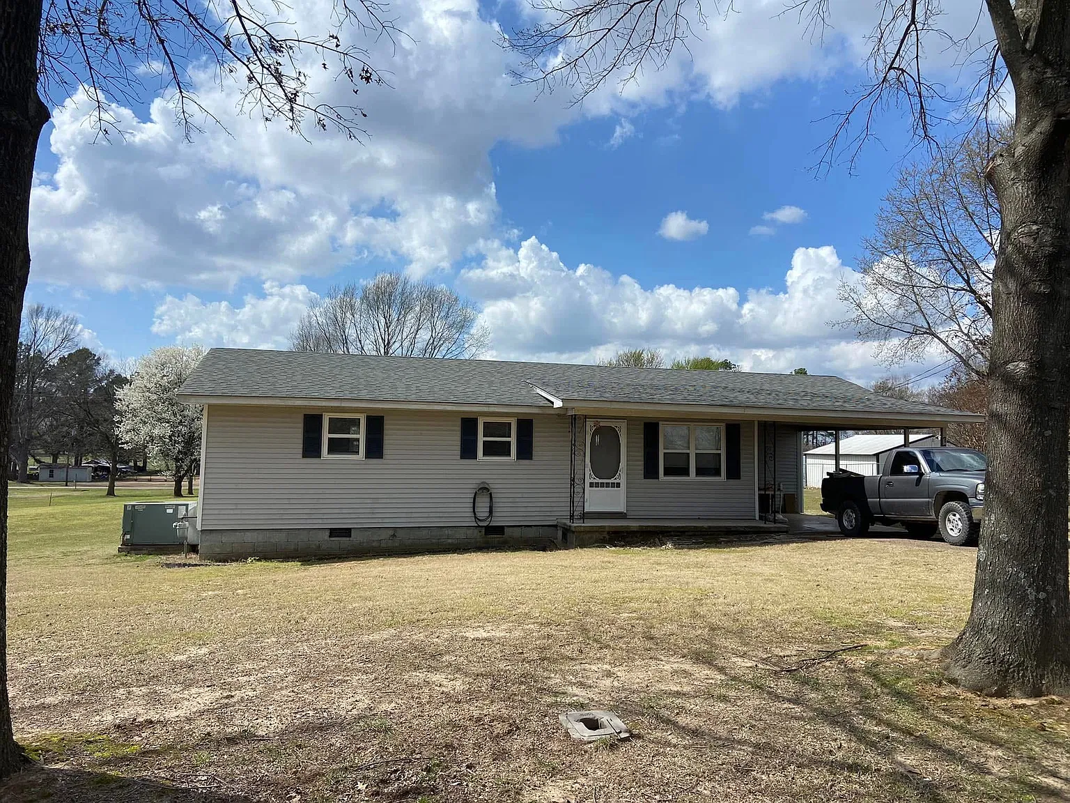 3 bed, 1000 sqft, $1,500 — Photo 1