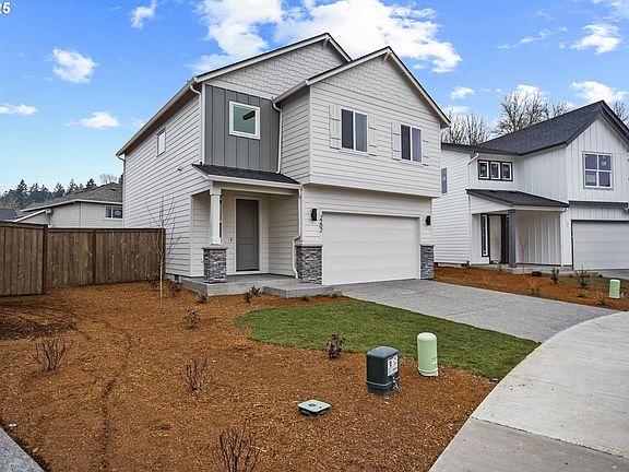 3rd image of 2202 Ash St #27