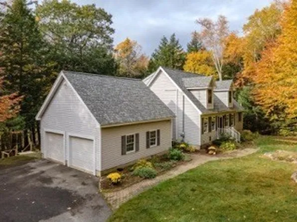51 N Cove Dr, Oakland, ME 04963