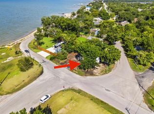 111 Jackson Rd, Bacliff, TX 77518