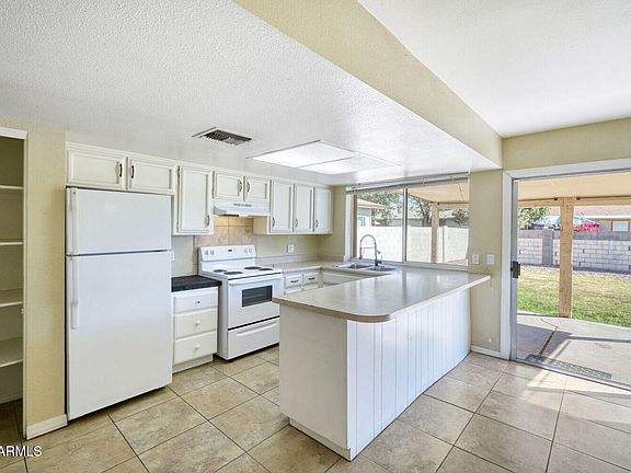 2nd image of 1064 E HOOVER Avenue