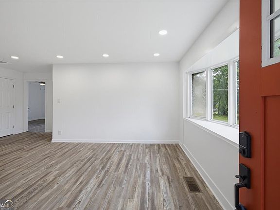 3rd image of 2357 Cranbrooke Dr