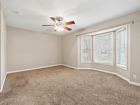 4th image of 212 Northwood Ter