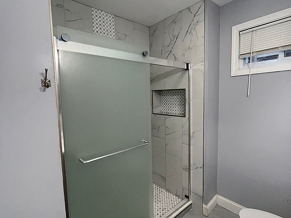 5th image of 59 Glenwood Rd #1