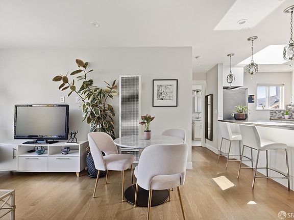 2nd image of 930 SW Elizabeth Street #4