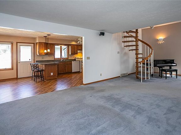 5th image of 21111 Creekside Dr