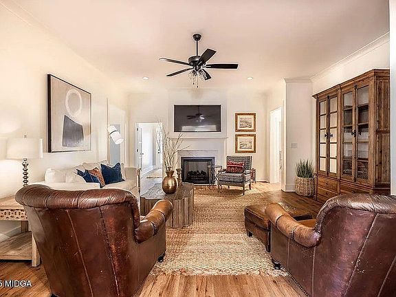 3rd image of 410 Cliffstone Ct