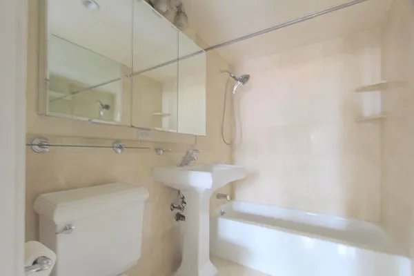 Rented by Julien Aractingi, LREB | media 20