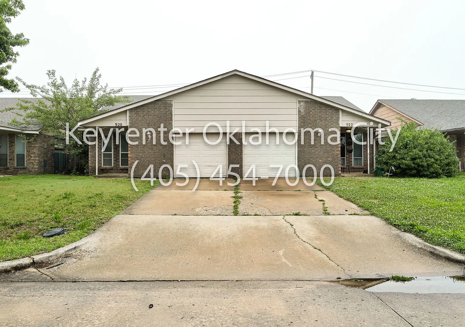 920-922 SW 97th St Duplex — Photo 1