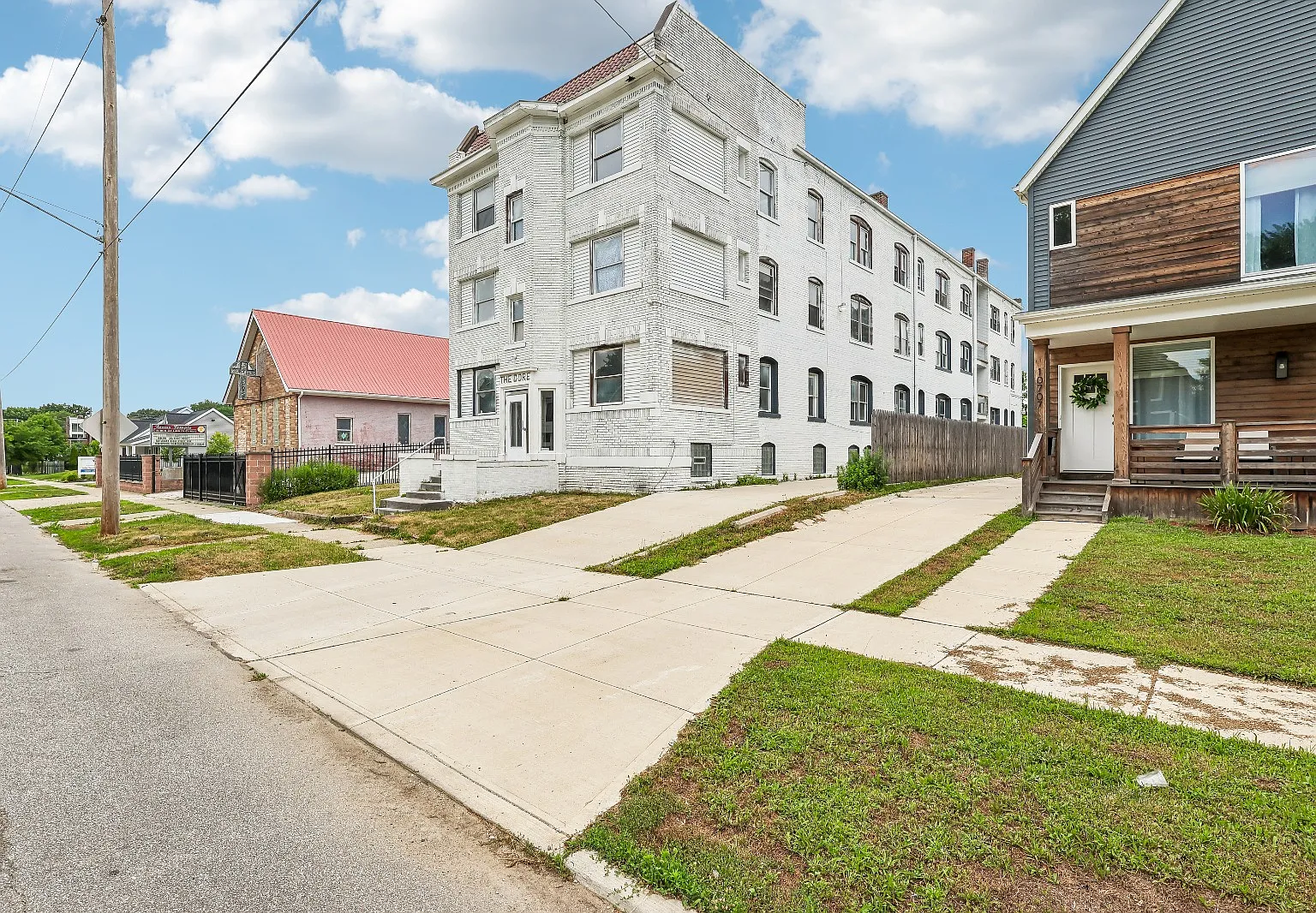 3 bed, 900 sqft, $1,350 — Photo 2