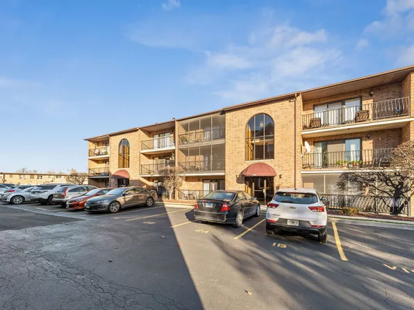 7114 W 108th St APT 302, Worth, IL 60482