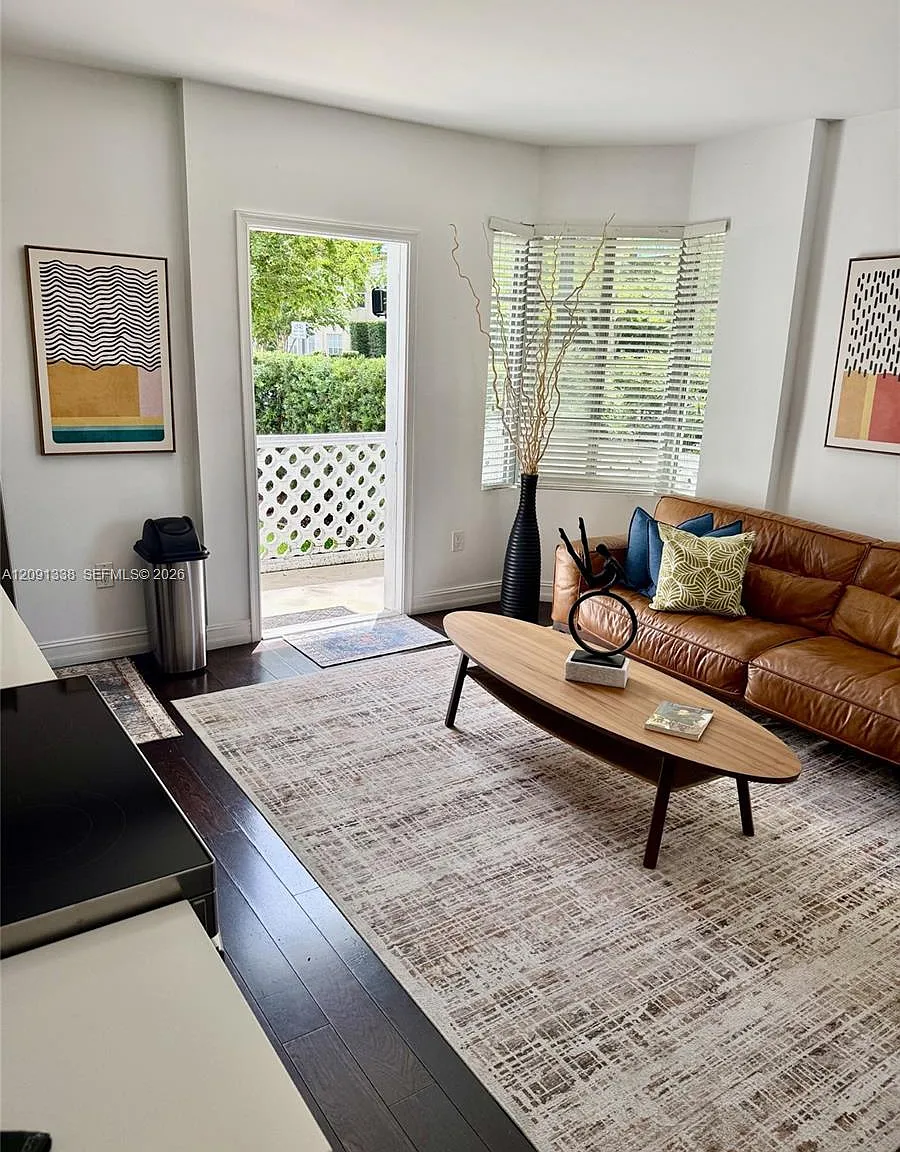 Eleven Condo — Photo 1