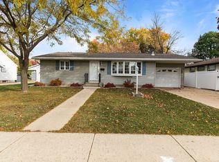 1076 Shadow Ln, Green Bay, WI 54304