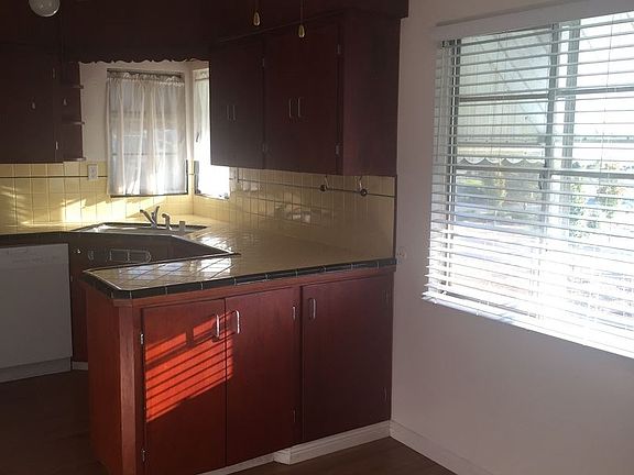 4th image of 310 Wilson Ave
