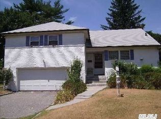 837 Eastfield Rd, Westbury, NY 11590