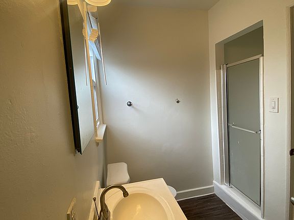2nd image of 5932 Melrose Ave APT 4