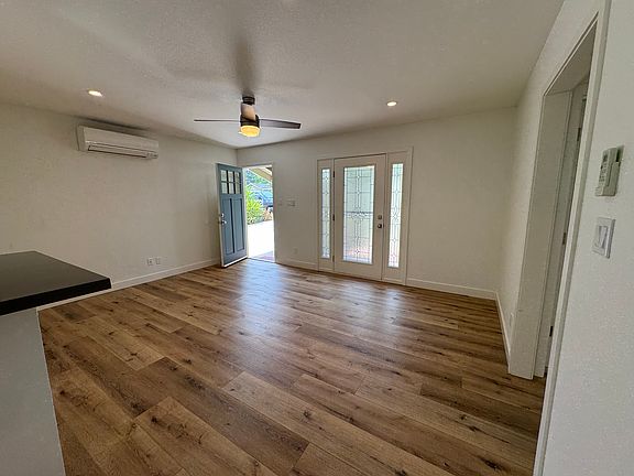 4th image of 605 E Oak St