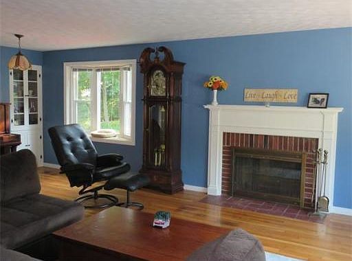 3rd image of 8 Woodway Dr