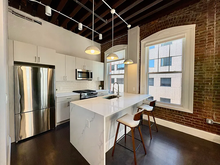 281 Franklin St — Photo 8