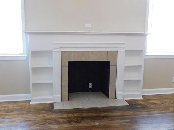 5th image of 3547 N Wareingwood Dr