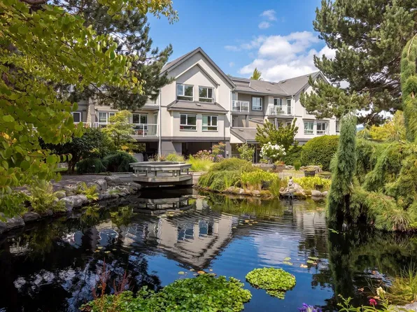 2245 James White Blvd #334, Sidney, BC V8L 1Z5