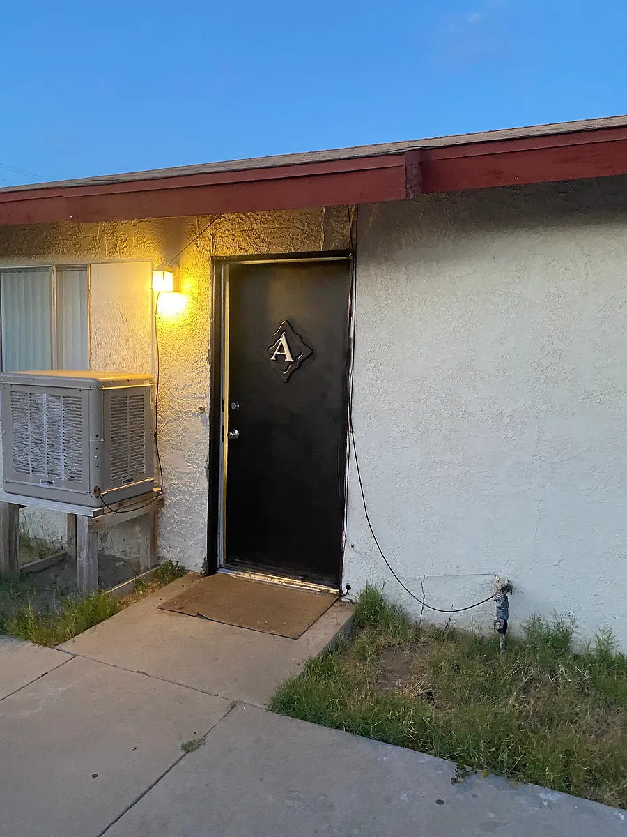 Building Photo - 424 W Wilson Ave #C