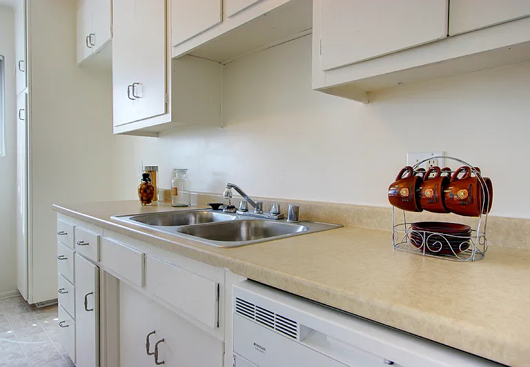 Castillian Apartments — Photo 12