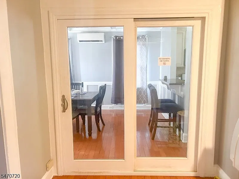 3 bed, 1.5 bath, $2,800 — Photo 2
