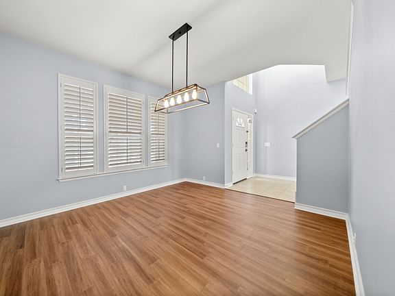 4th image of 20816 Silverbell Ln