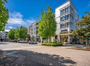15735 Croydon Dr #406, Surrey, BC V3Z 2L5