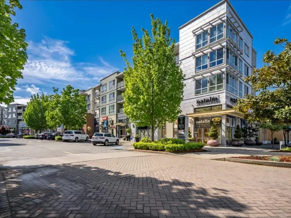 15735 Croydon Dr #406, Surrey, BC V3Z 2L5