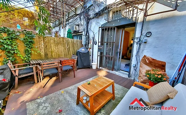 Rented by Metropolitan Realty | media 10