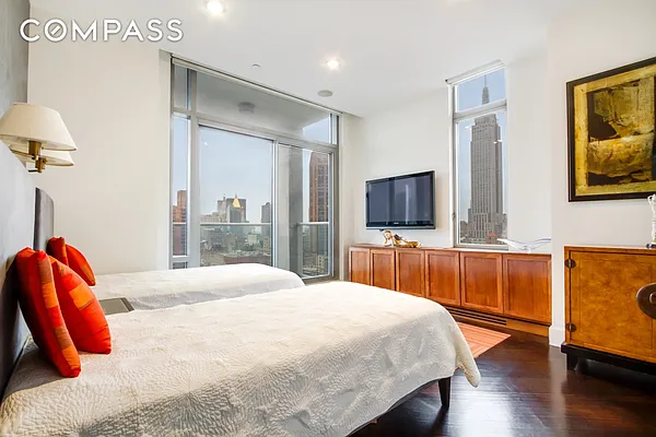 Rented by Compass | media 27