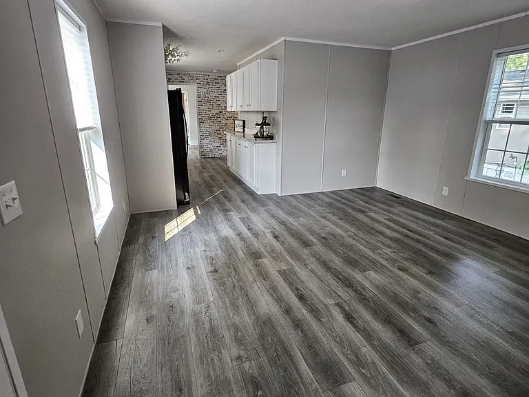 Hillview — Photo 17