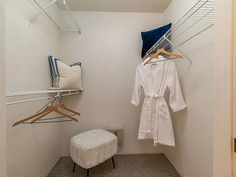 La Ventana Apartments — Photo 41