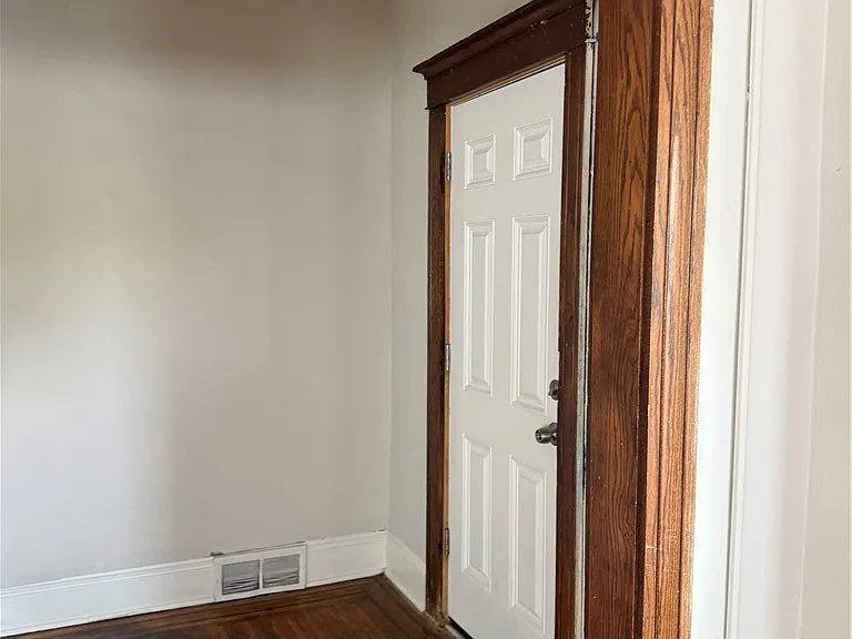 238 Oxford Ave #UPPER — Photo 11