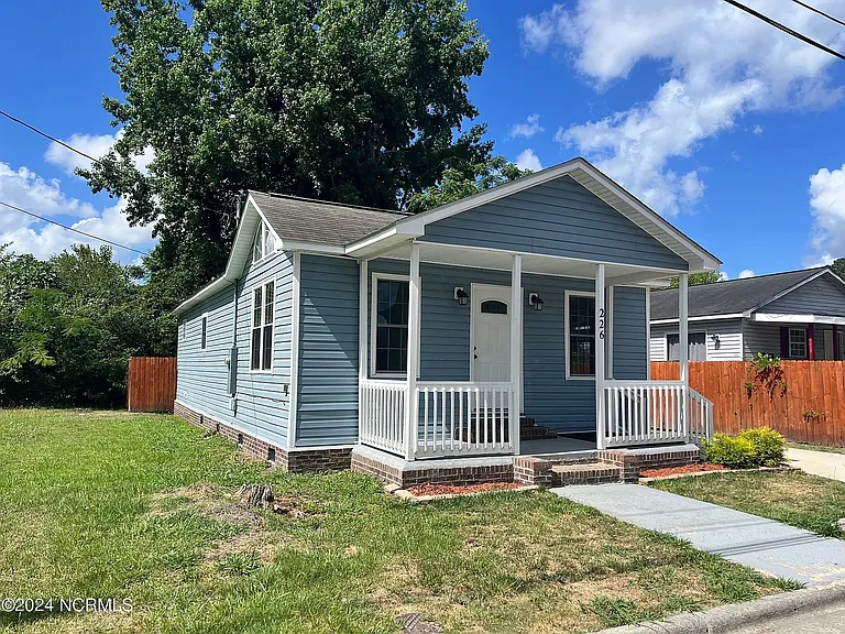 226 Tyson St — Photo 2