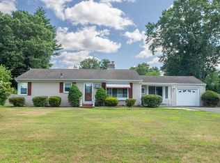 105 Hermitage Dr, Springfield, MA 01129