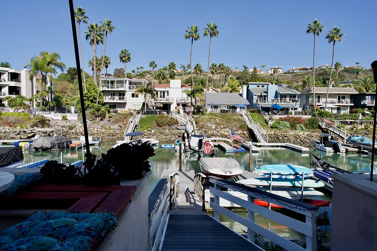 Building Photo - 4549 Cove Dr