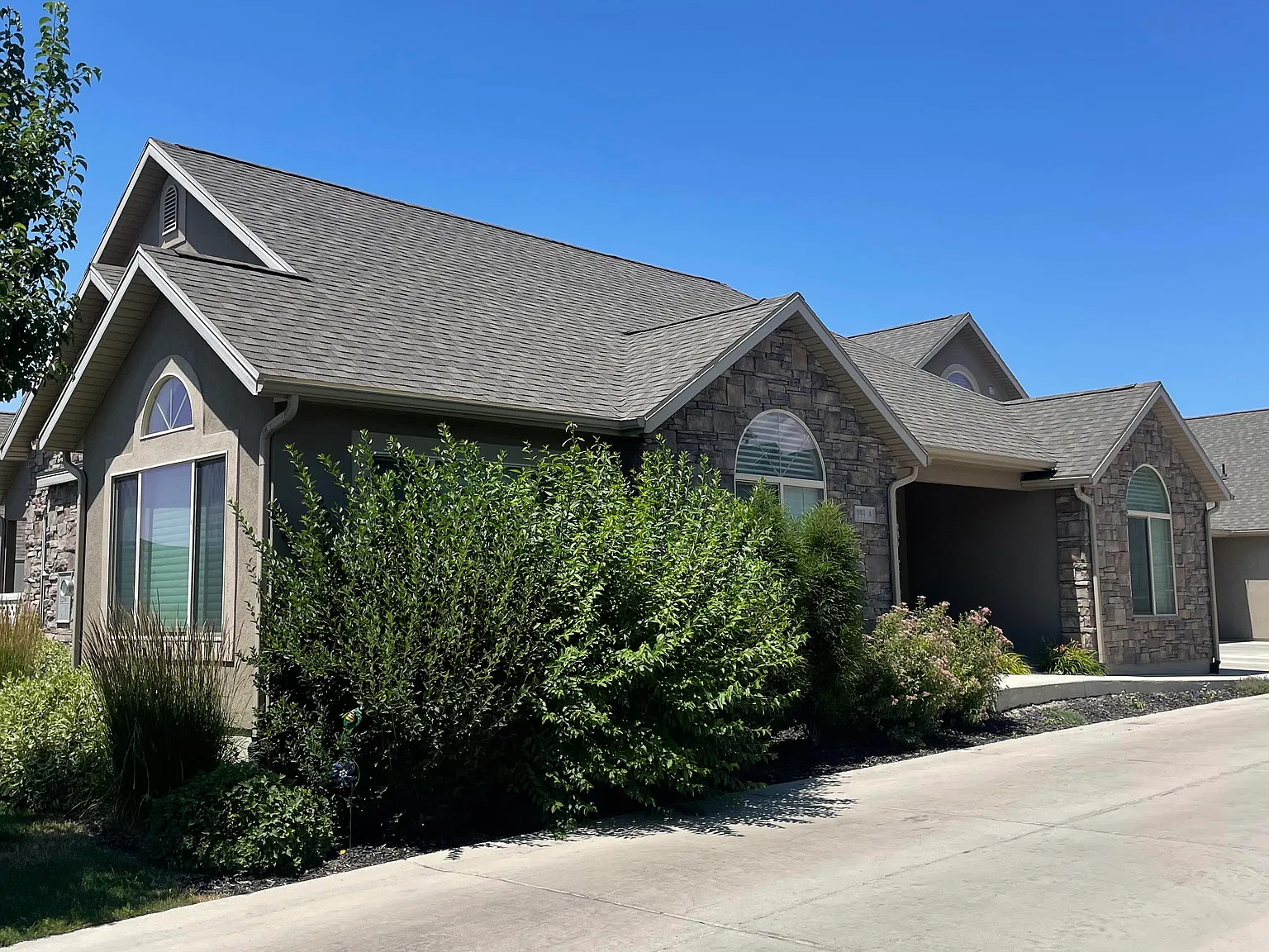 4 bed, 2735 sqft, $2,050 — Photo 1
