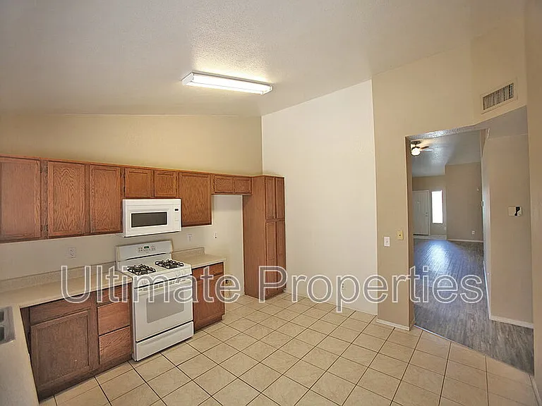9903 N 77th Ave — Photo 6