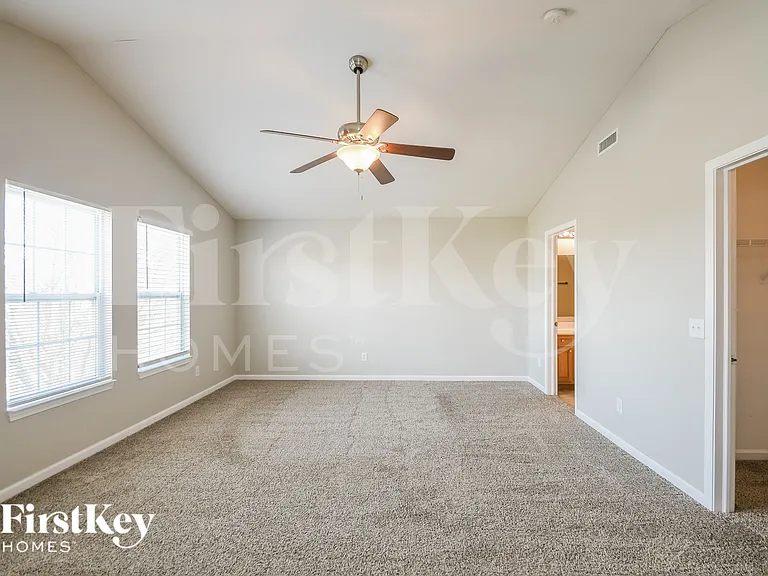 8728 N Springview Dr — Photo 7
